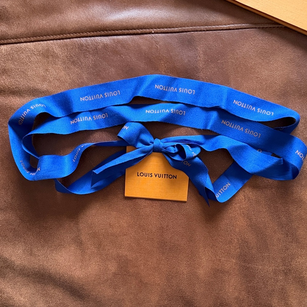 Louis Vuitton Vibrant Blue Ribbon and gift tag